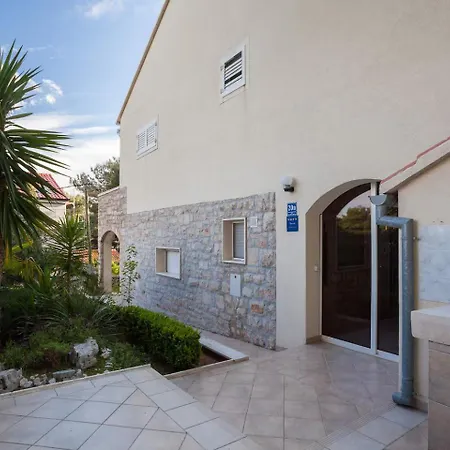 Marola House شقة *