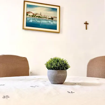 Апартаменти Marola House *